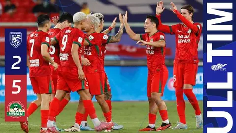 亚冬会速度滑冰女子短距团体追逐赛中国女子队勇夺银牌