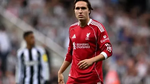 维尼修斯拒绝沙特高薪邀请，坚定留皇马盼续约成功